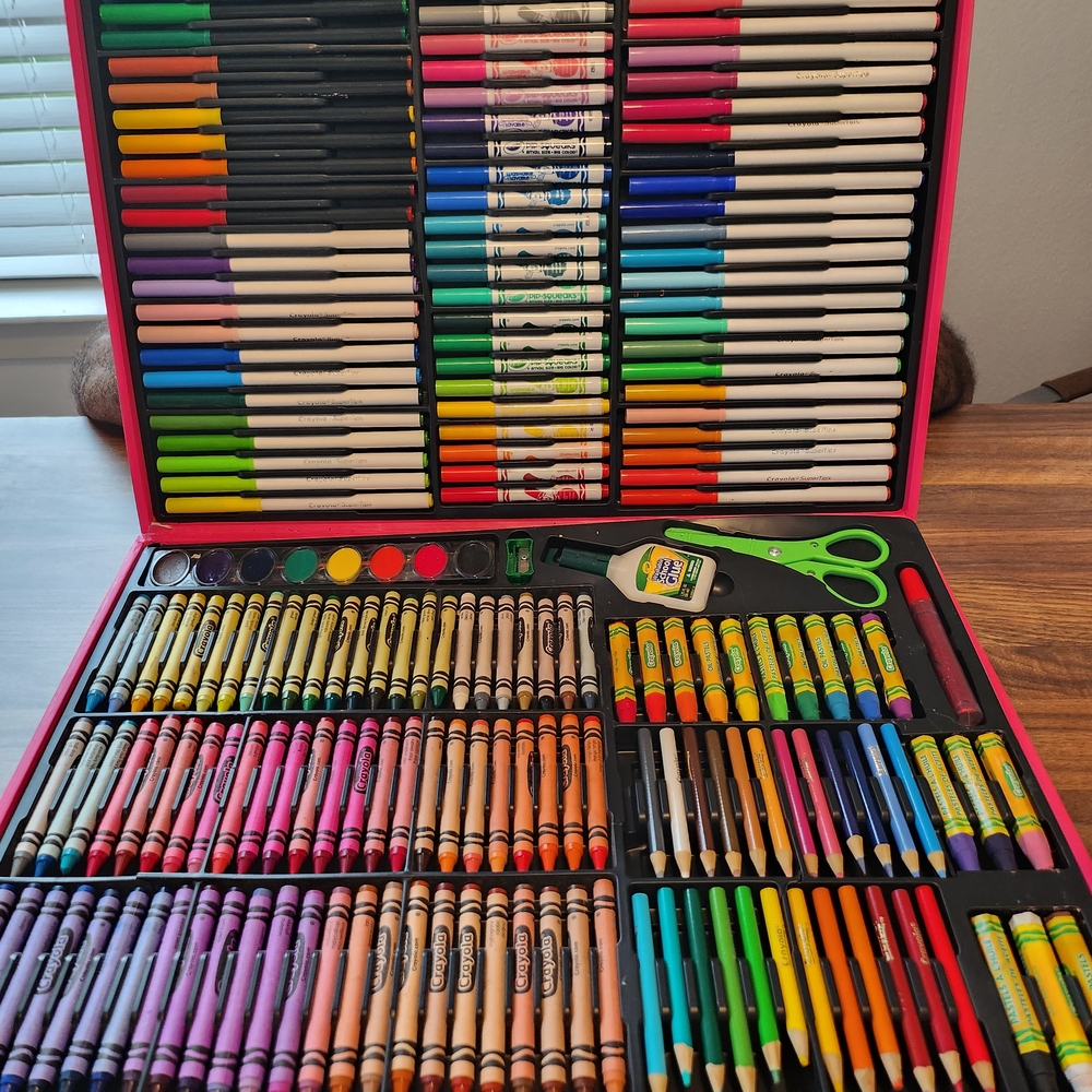 Crayola Art Set with Diverse Colors